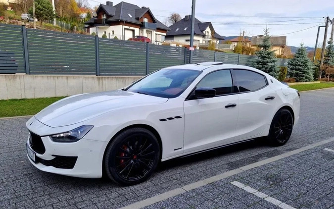 Maserati Ghibli cena 259000 przebieg: 33000, rok produkcji 2019 z Łowicz małe 781